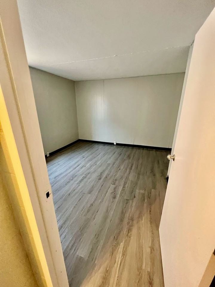 2053 2053 Coburn Avenue Blvd. 4 - Photo 3 of 6