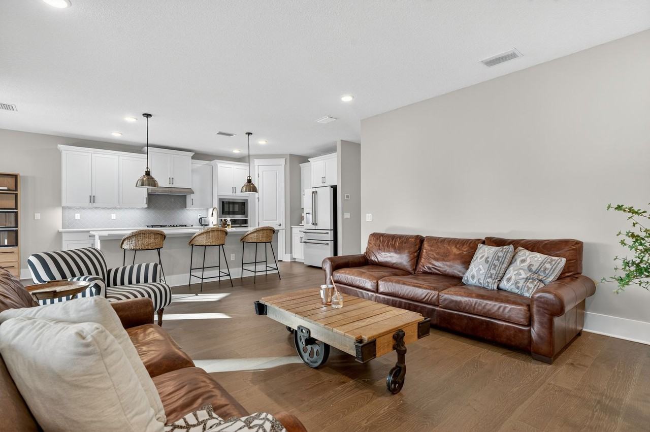 434 Settlers Landing Dr - Photo 3 of 38