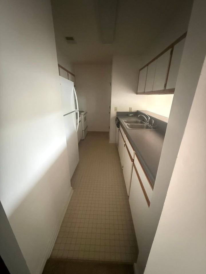 3731 Southborough Rd - Photo 3 of 7