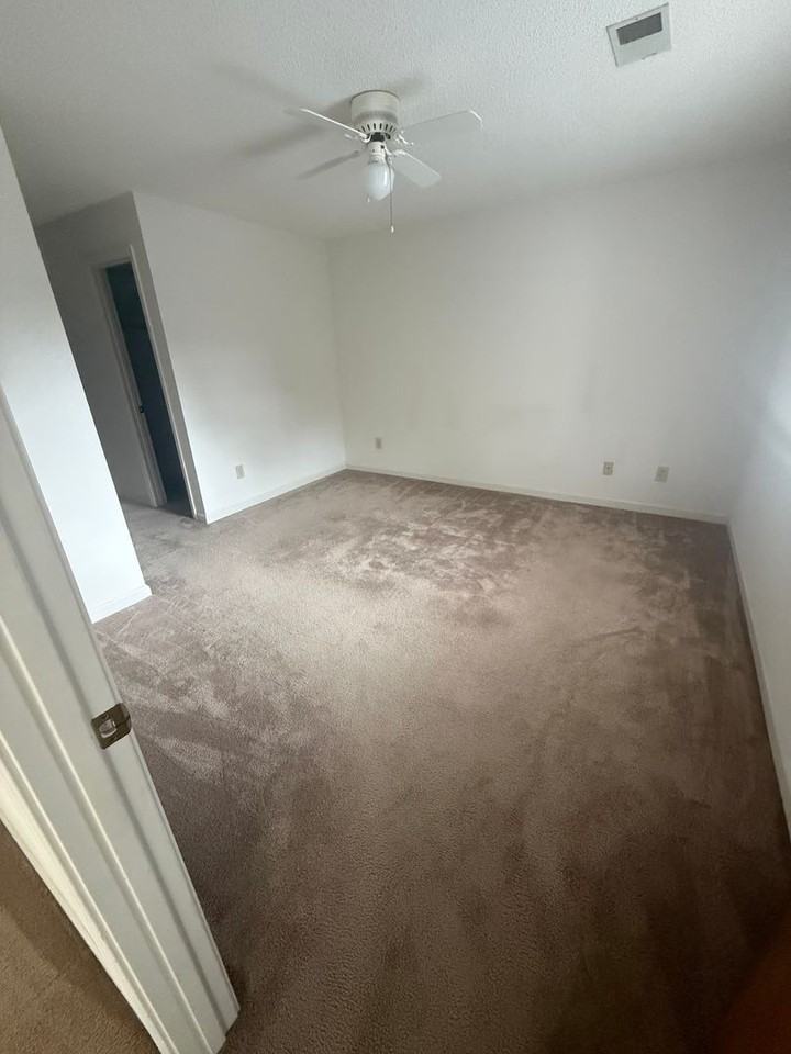 3731 Southborough Rd - Photo 5 of 7