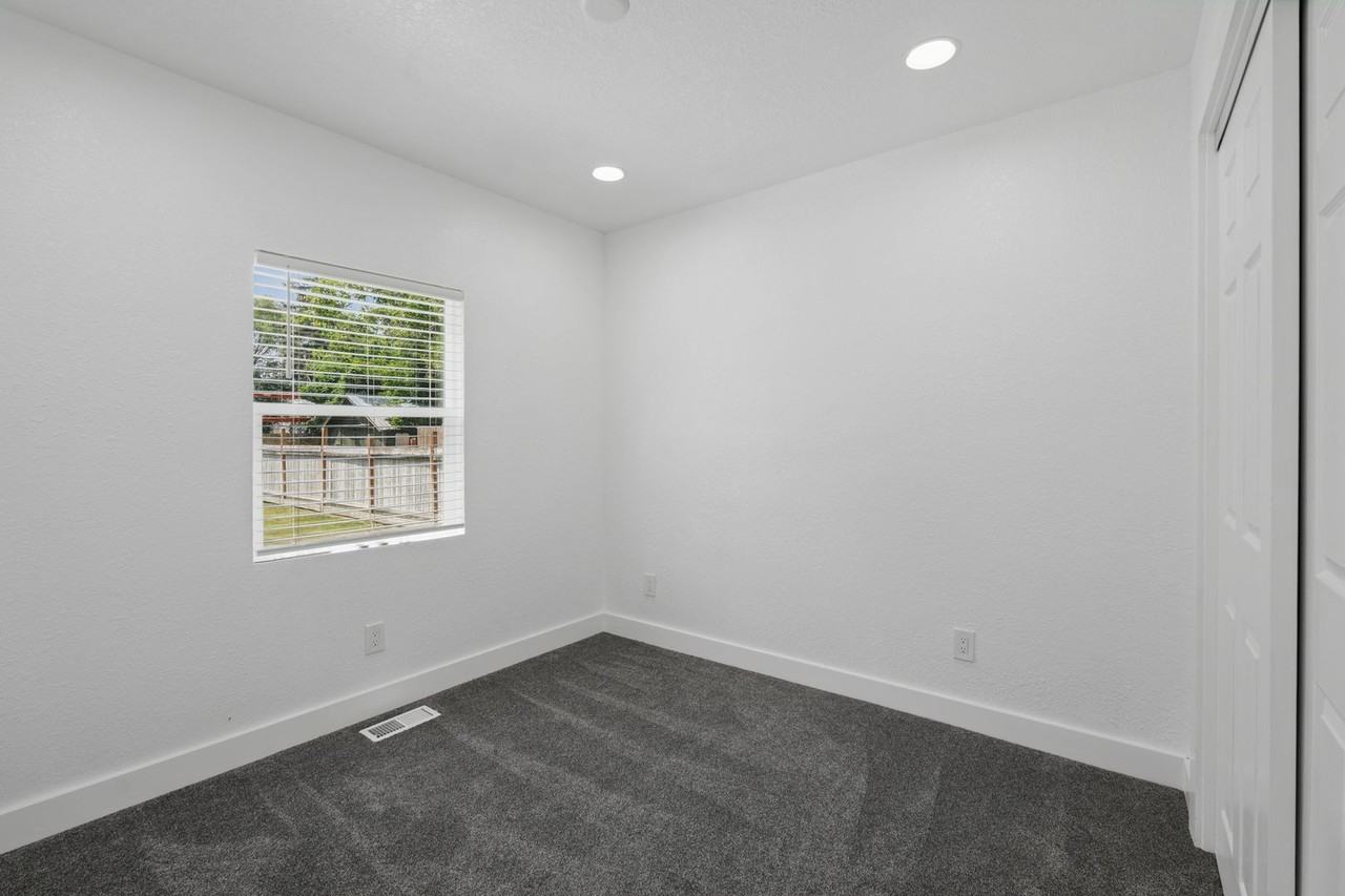 14420 E Wellesley Ave - Photo 7 of 35