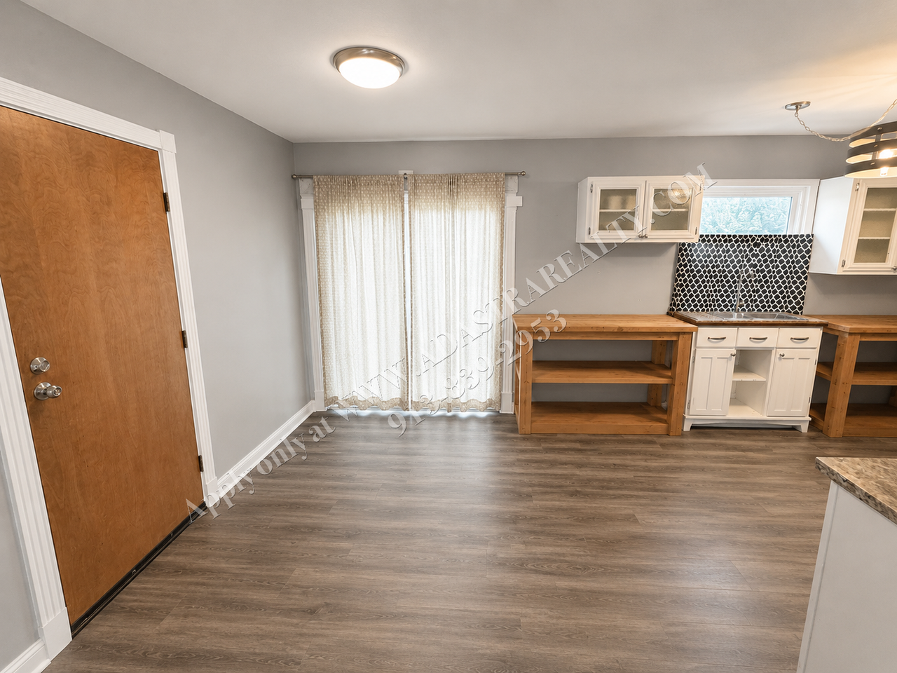 9923 England Dr - Photo 3 of 15