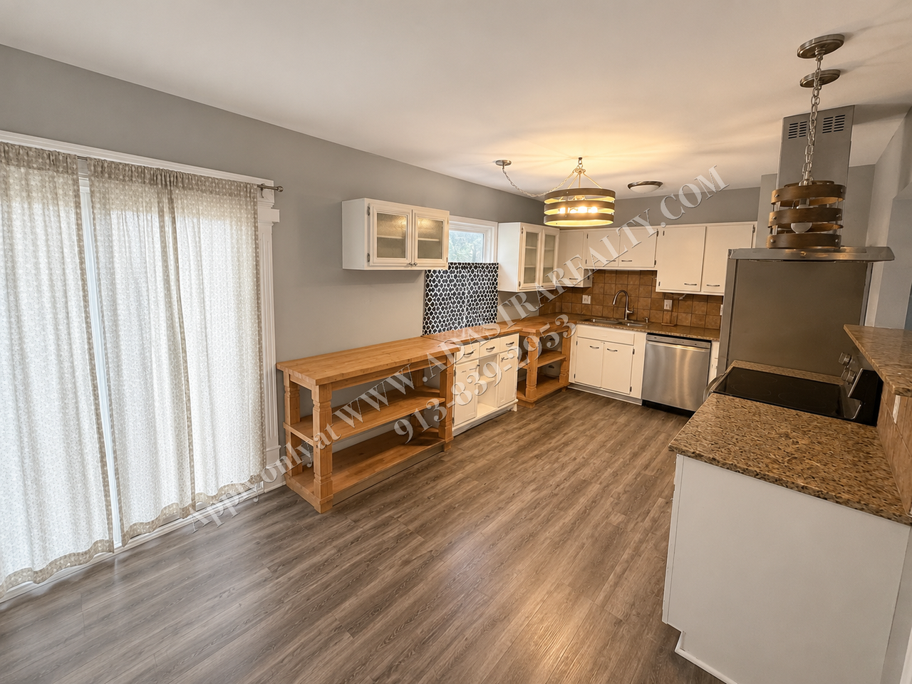 9923 England Dr - Photo 4 of 15