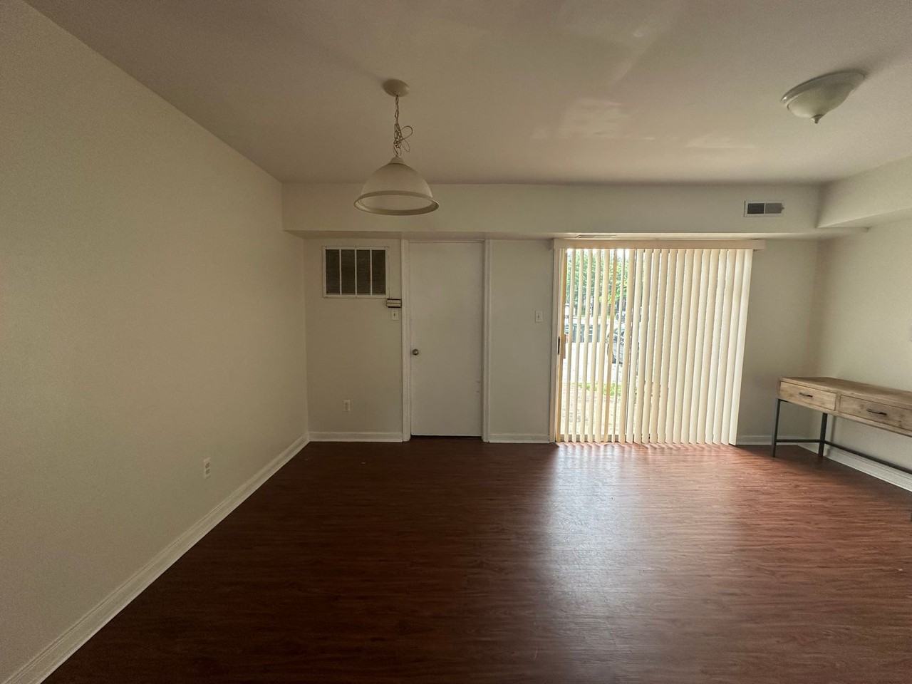 202 Devonshire Rd - Photo 4 of 14