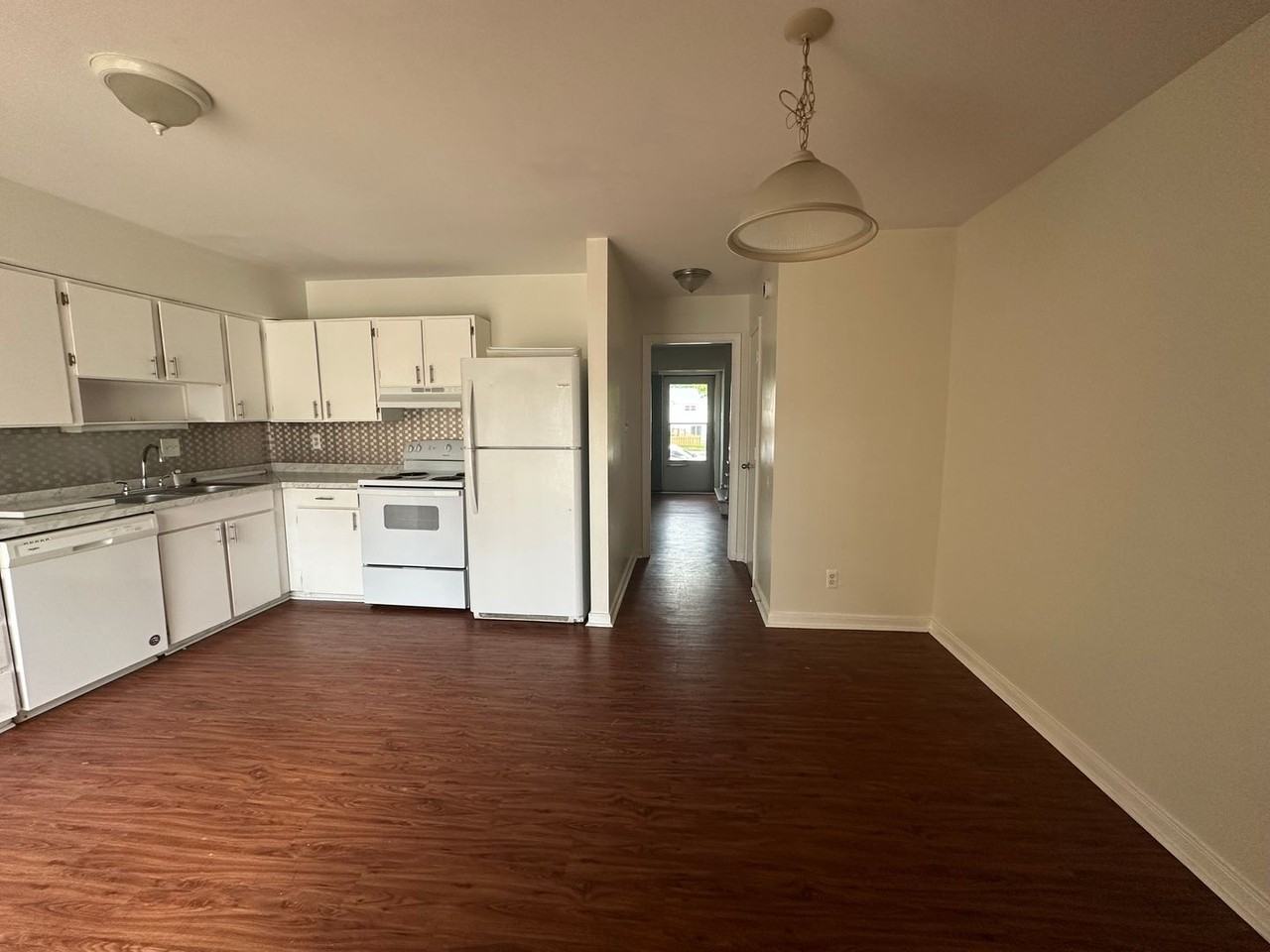 202 Devonshire Rd - Photo 5 of 14
