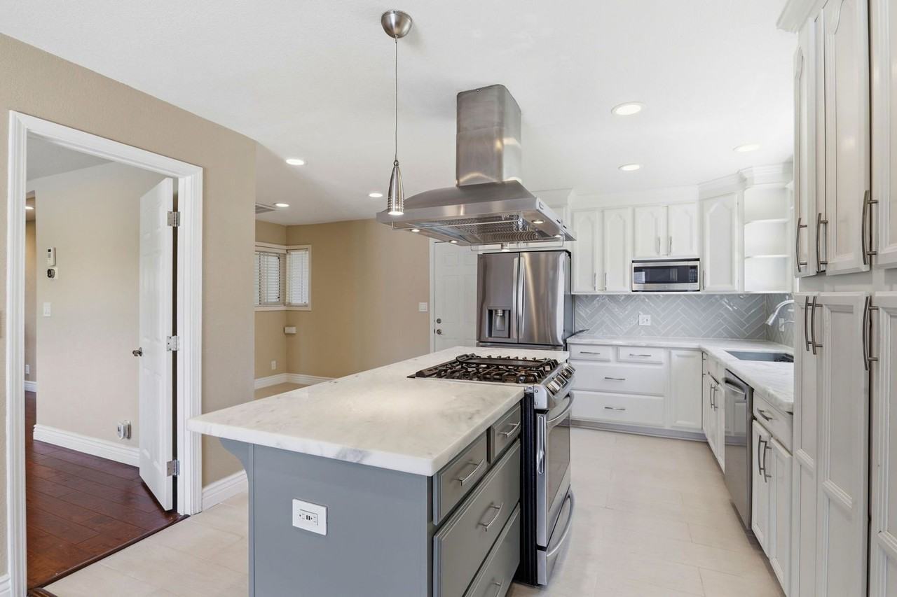 4043 W Rincon Ave - Photo 3 of 28