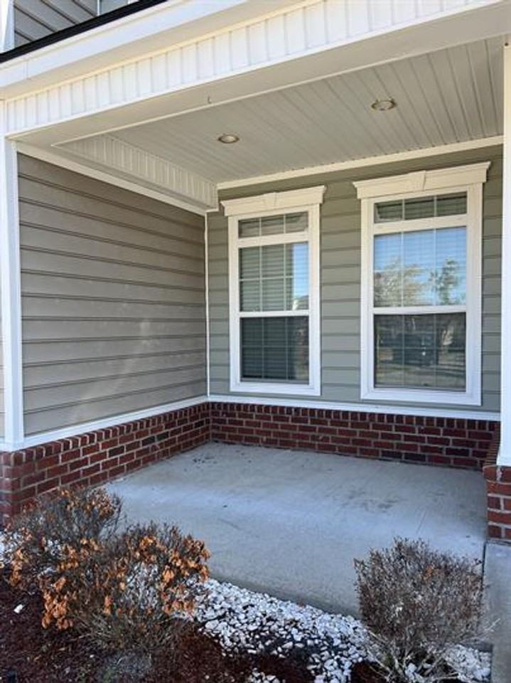 819 Terrell Dr - Photo 2 of 21