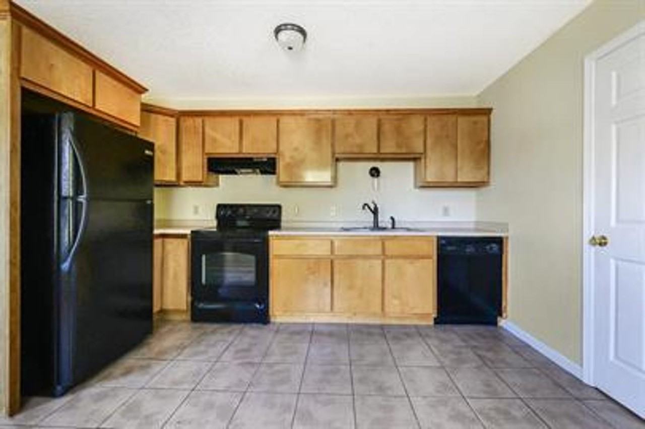 38 Webb Ct Ne - Photo 3 of 13