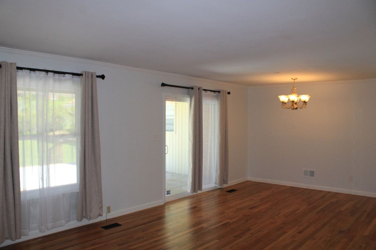 916 Stanton Dr - Photo 4 of 36