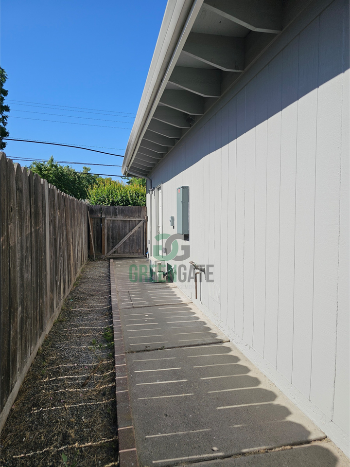 3105 E Orangeburg Ave - Photo 3 of 20