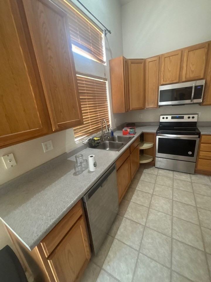 13105 Ivanhoe St - Photo 2 of 4