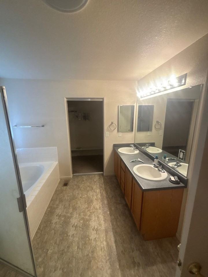 13105 Ivanhoe St - Photo 3 of 4
