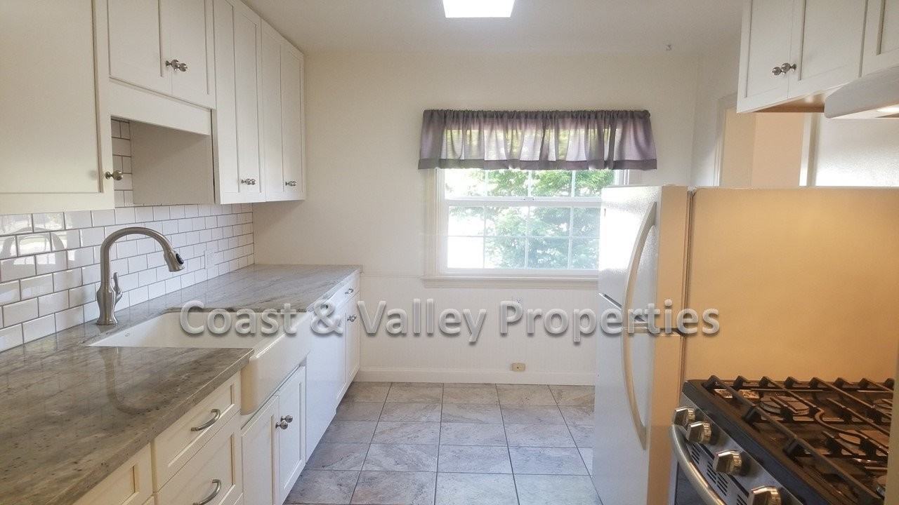 114 Lorimer St - Photo 3 of 9
