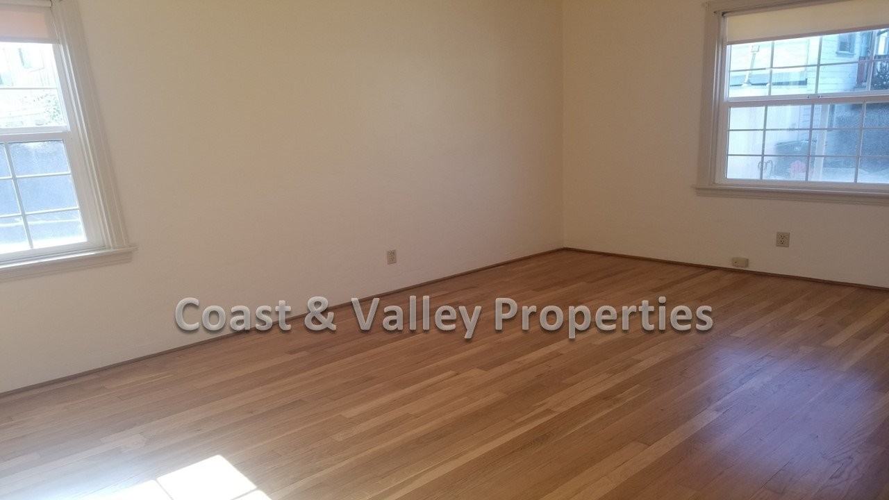 114 Lorimer St - Photo 5 of 9