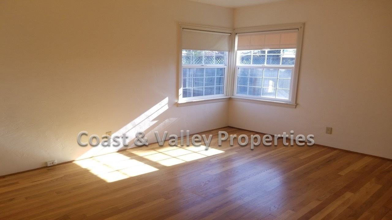 114 Lorimer St - Photo 6 of 9