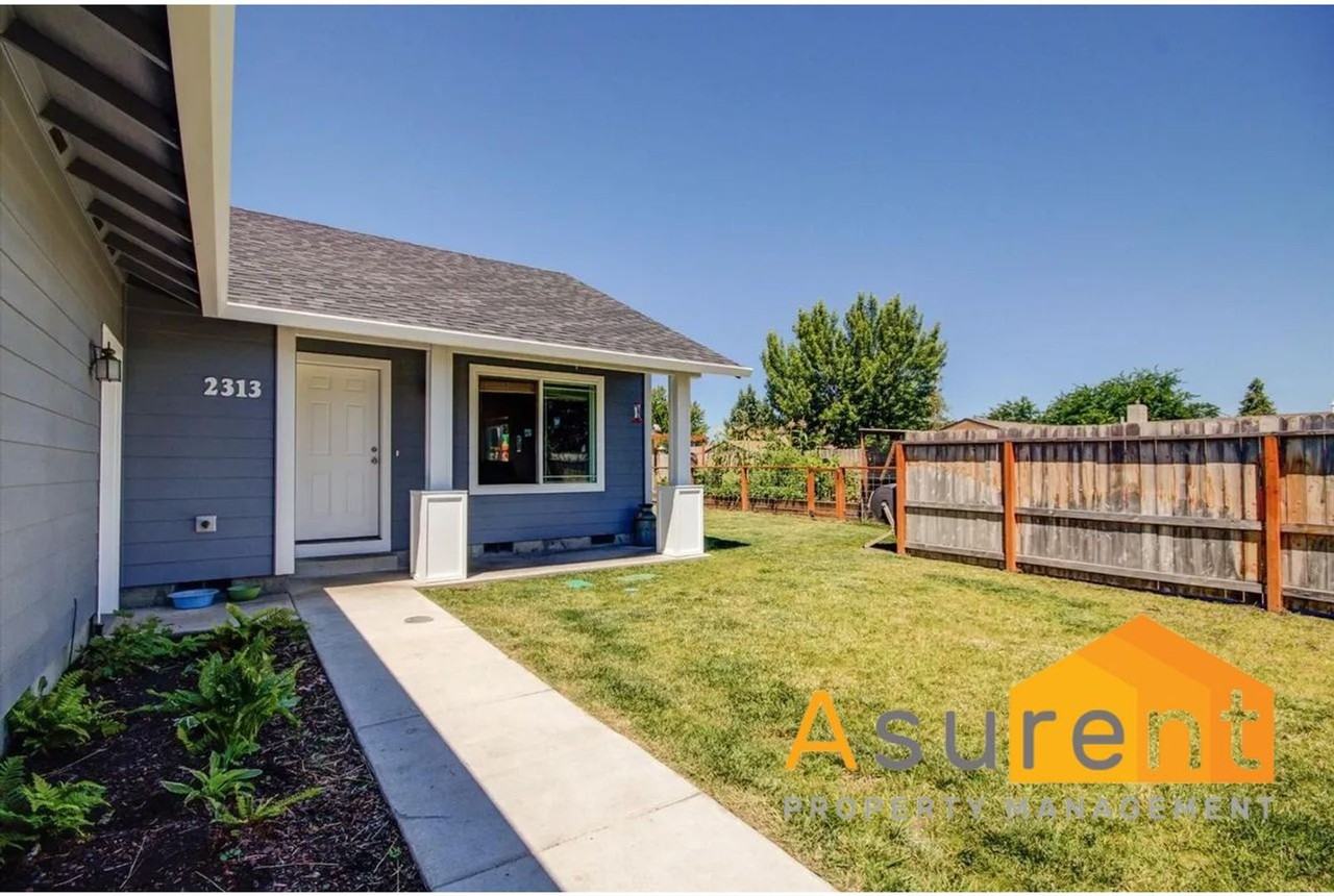 2313 Crater Lake Ave - Photo 2 of 13
