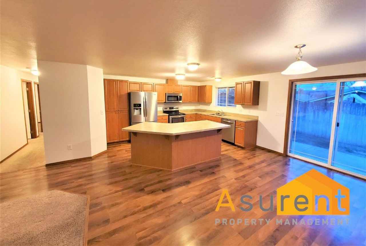 2313 Crater Lake Ave - Photo 3 of 13