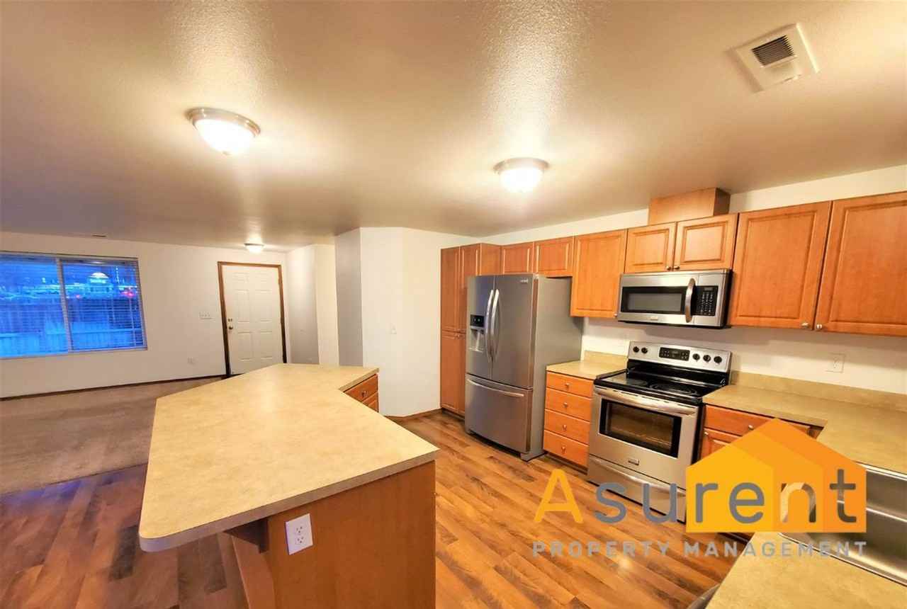2313 Crater Lake Ave - Photo 4 of 13