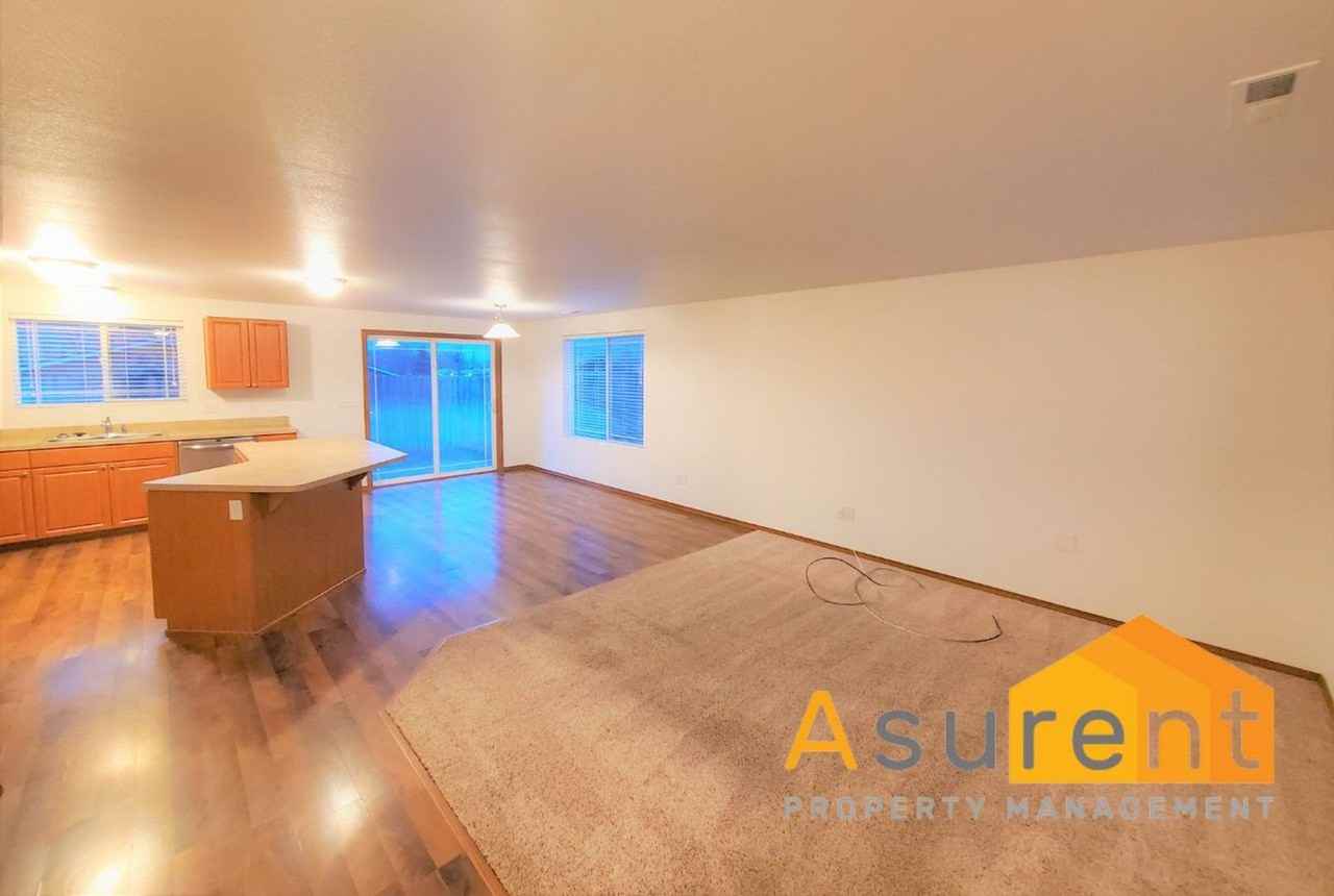 2313 Crater Lake Ave - Photo 5 of 13