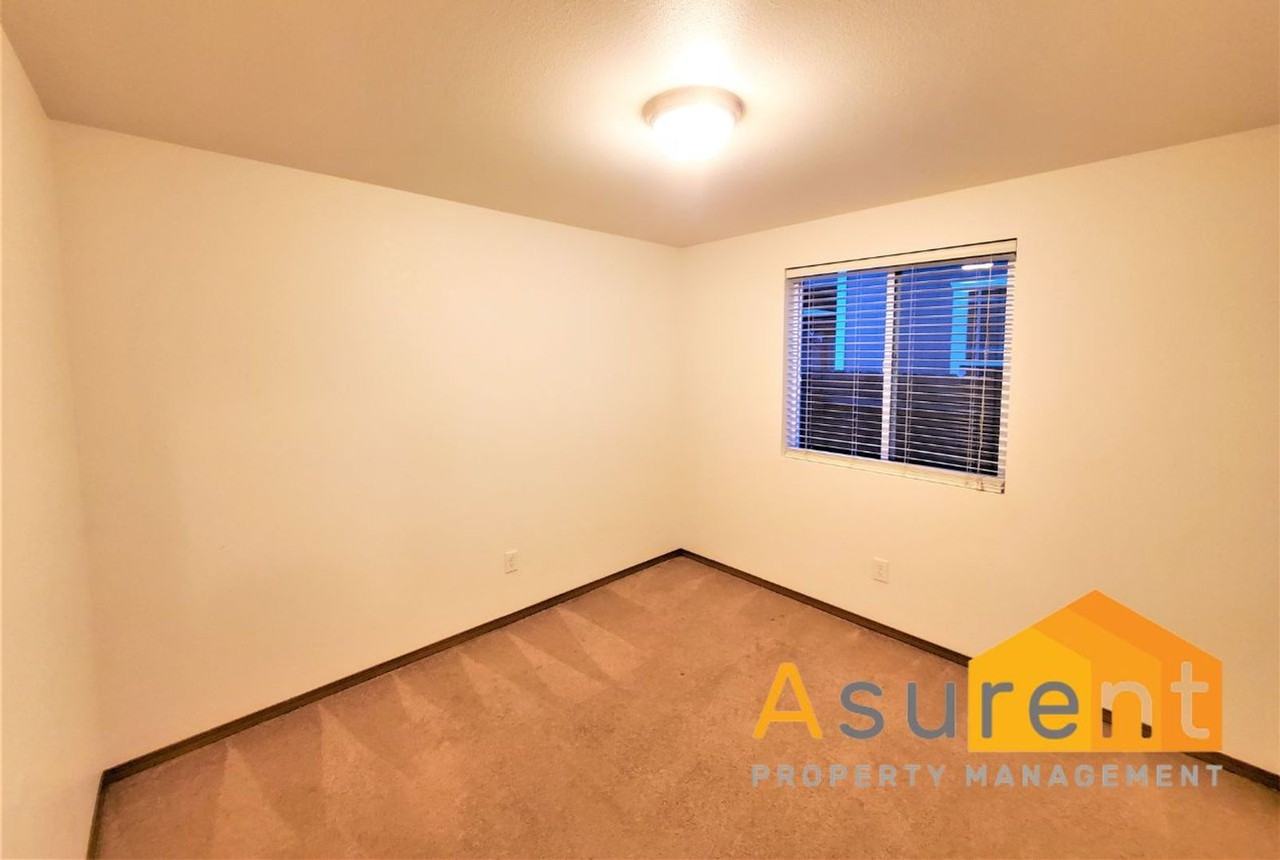 2313 Crater Lake Ave - Photo 6 of 13