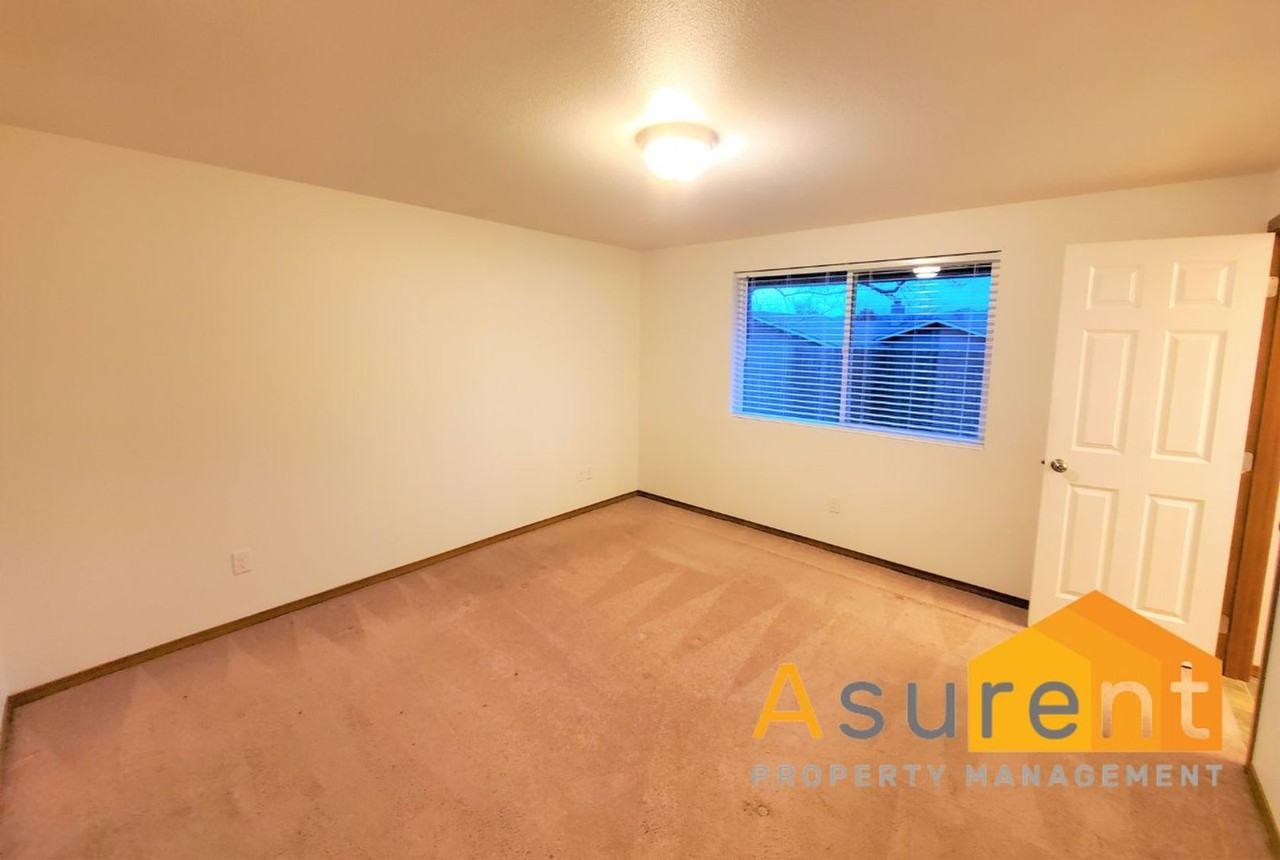 2313 Crater Lake Ave - Photo 7 of 13