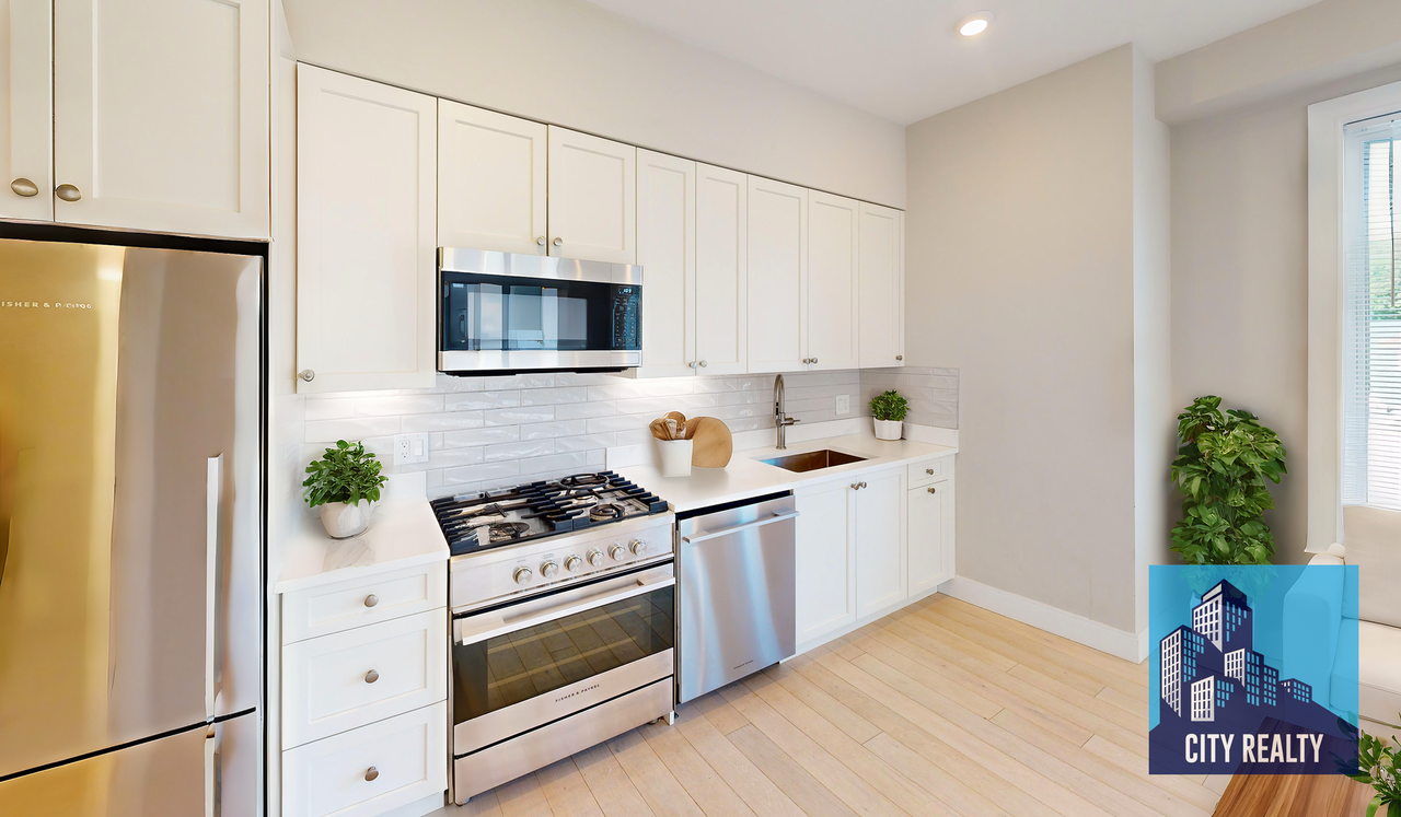 194 Green St - Photo 7 of 10