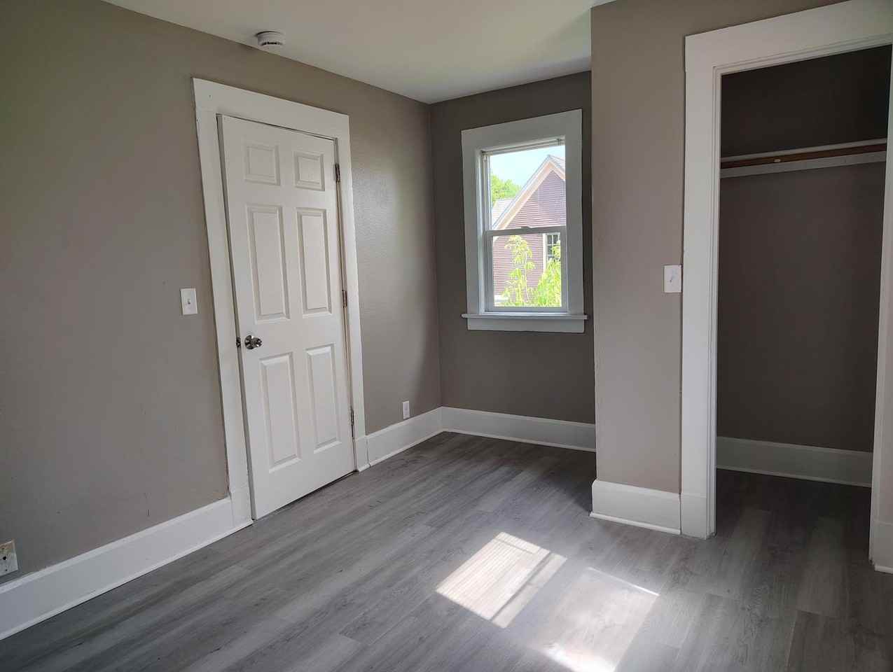 1217 Grand Ave - Photo 2 of 16