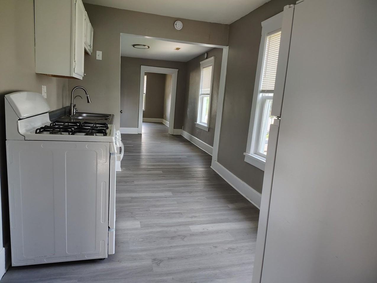 1217 Grand Ave - Photo 6 of 16