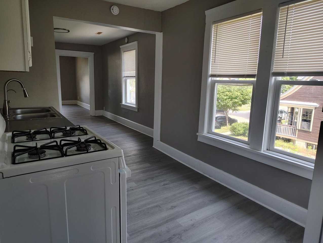 1217 Grand Ave - Photo 7 of 16