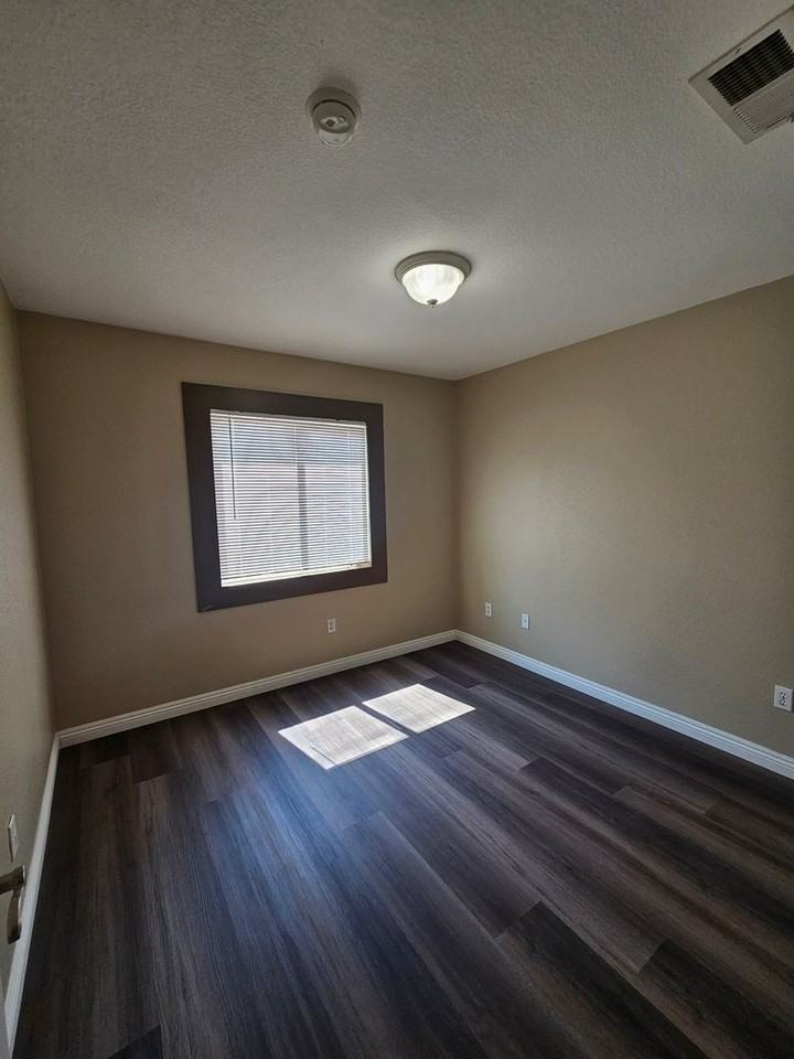 805 E 2nd St - Photo 7 of 15