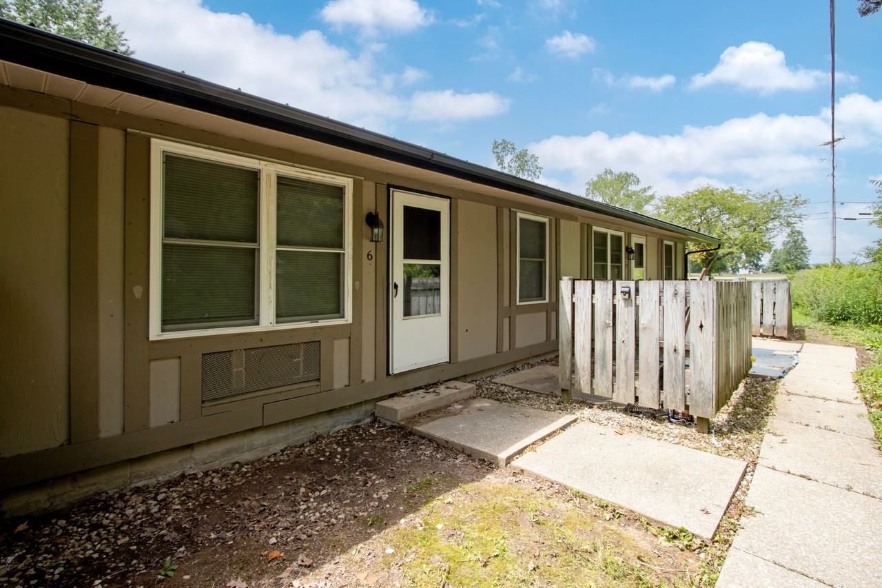2506 Columbus Rd - Photo 2 of 10