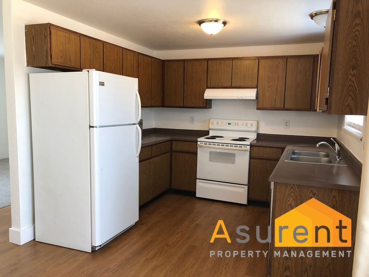 425 Plum St - Photo 2 of 6