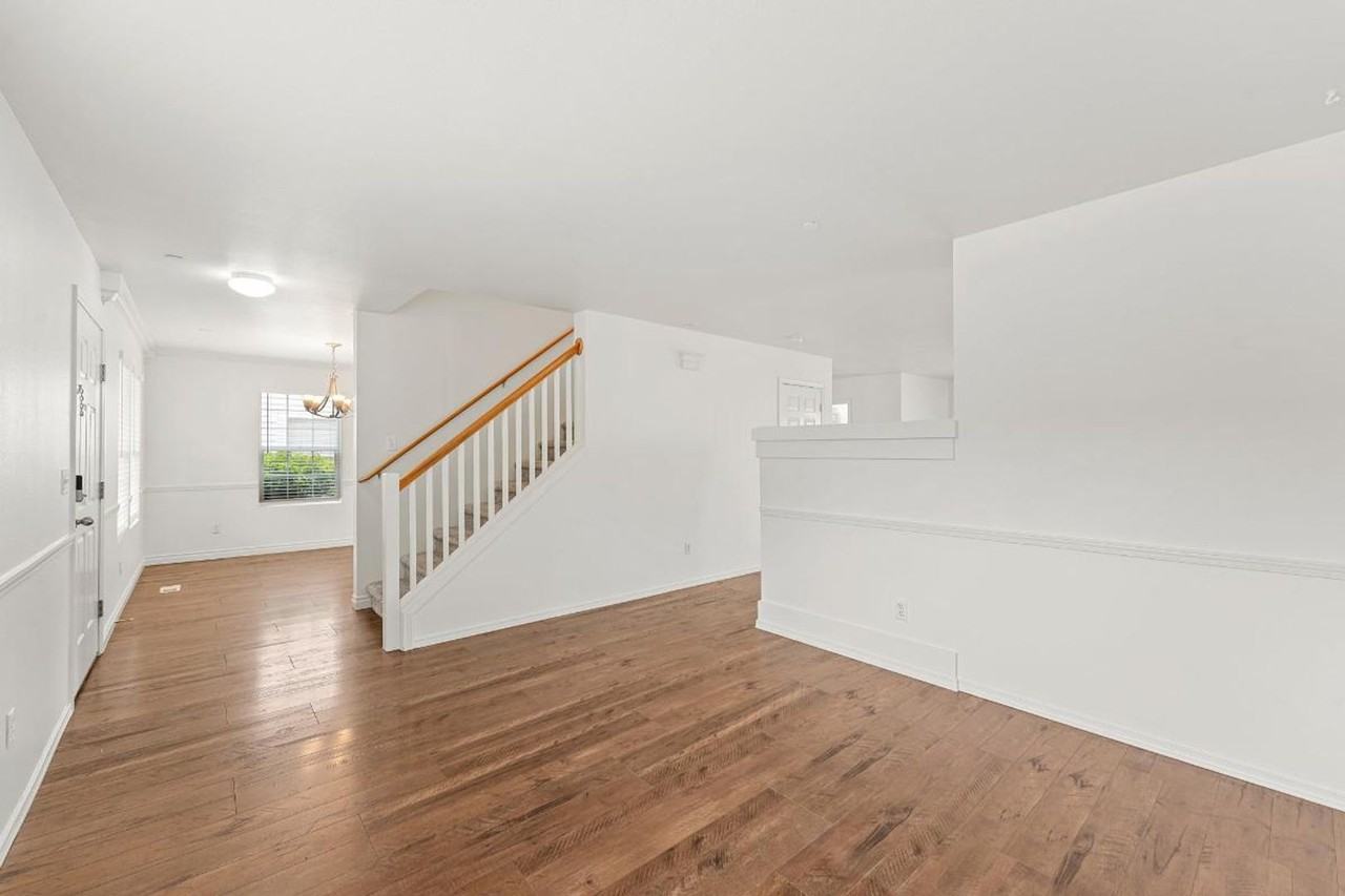 2429 Tolmie Ave - Photo 5 of 44