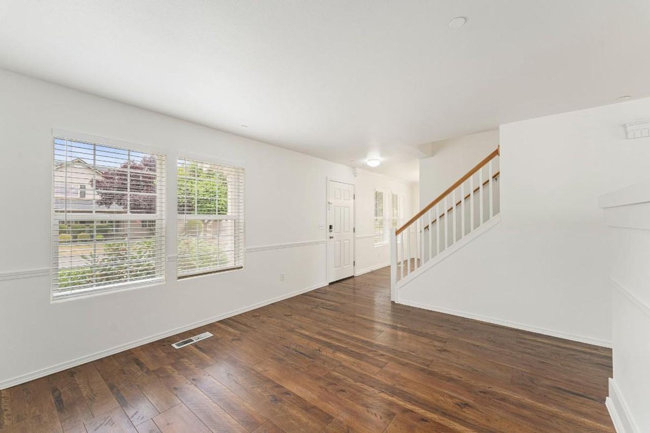 2429 Tolmie Ave - Photo 6 of 44