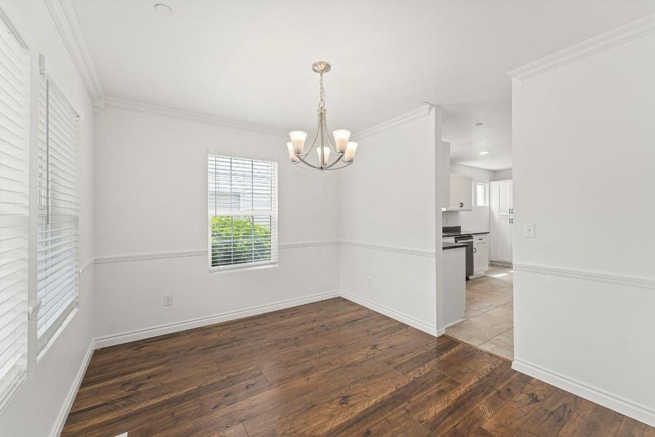 2429 Tolmie Ave - Photo 7 of 44
