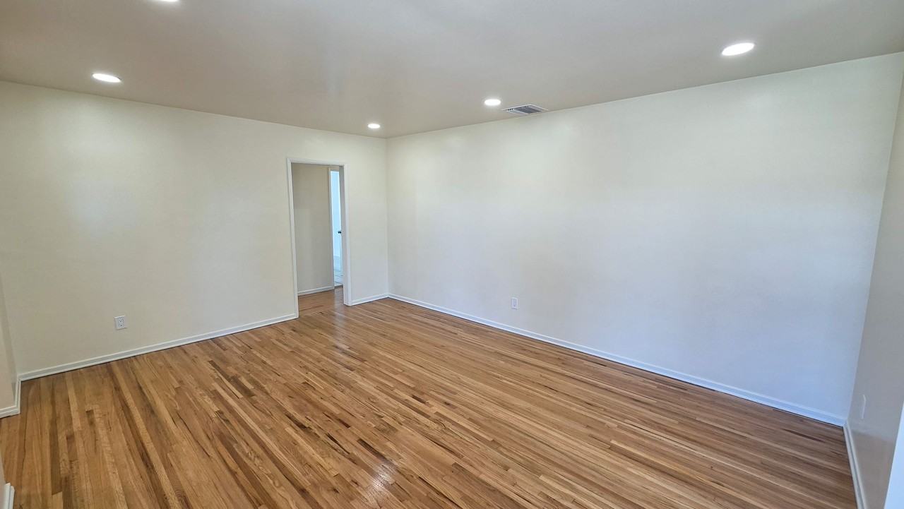 15422 Woodcrest Dr - Photo 5 of 19