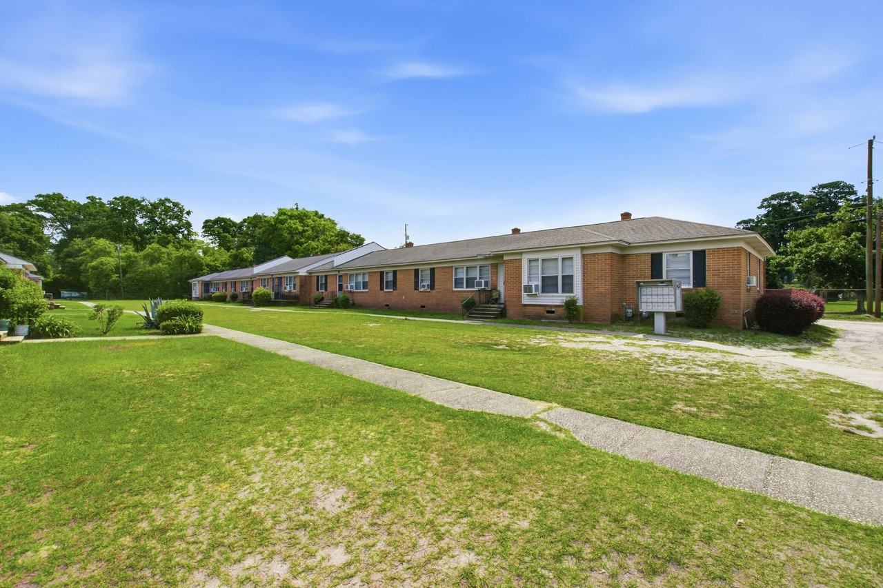 2 Bedroom Apartments in Sumter, SC – Broad Street Location with Off - Photo 5 of 10