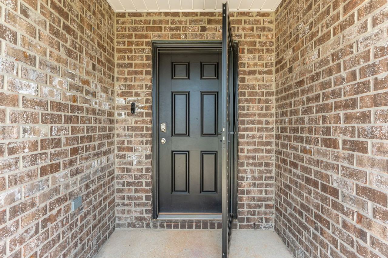 5092 Gaineswood Dr - Photo 3 of 43