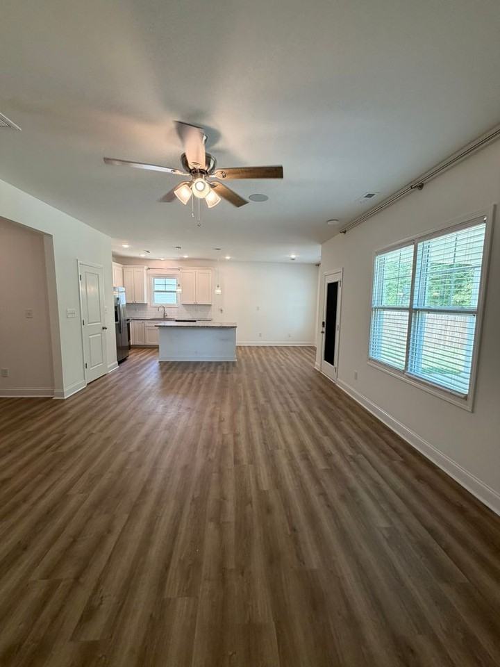 908 Stevens St - Photo 4 of 21