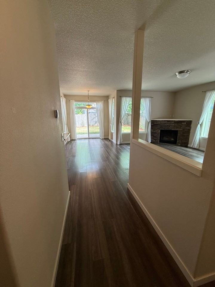 3101 Ne 161st Ave - Photo 4 of 21