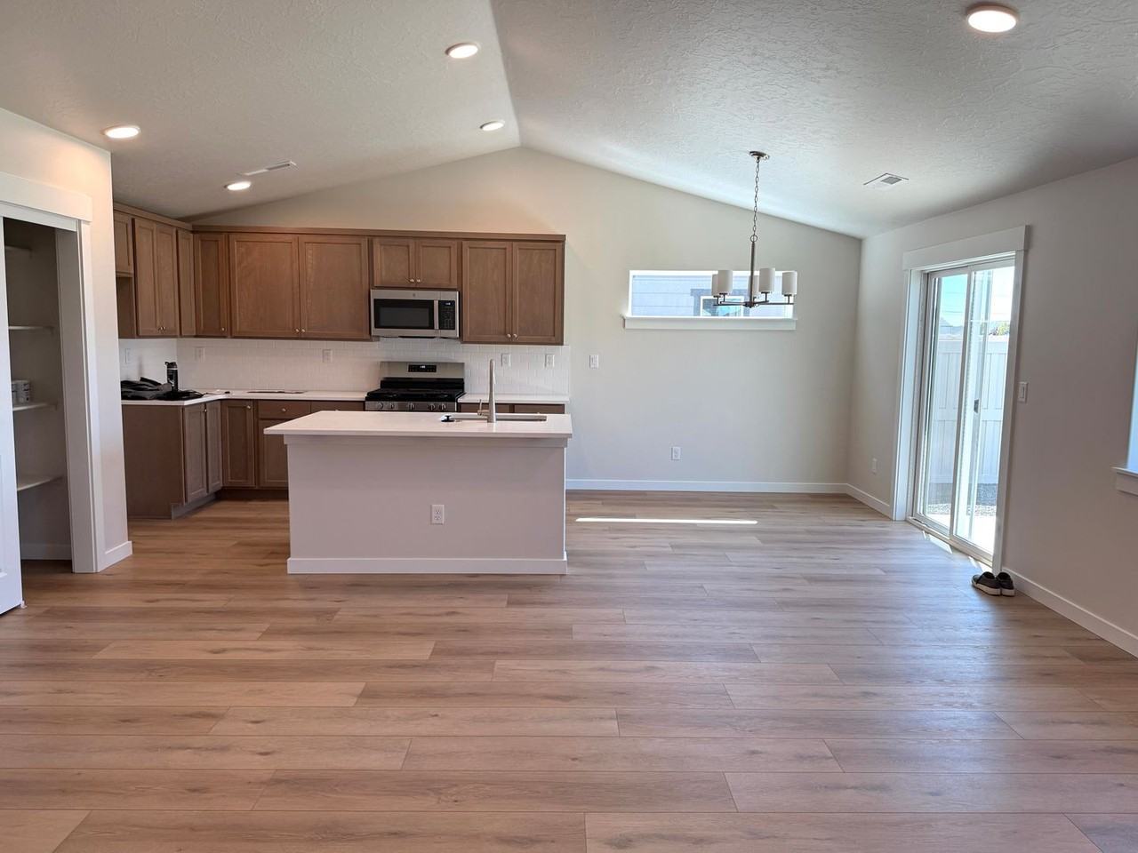 11121 Bluefield Dr - Photo 3 of 29