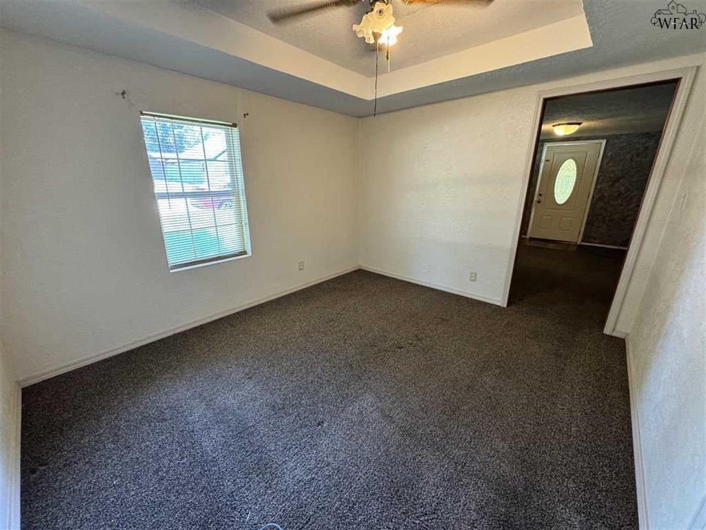 1228 34th St - Photo 3 of 10