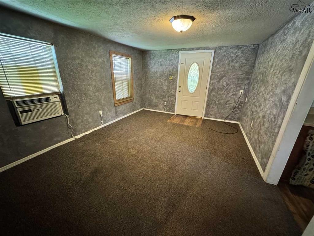 1228 34th St - Photo 4 of 10
