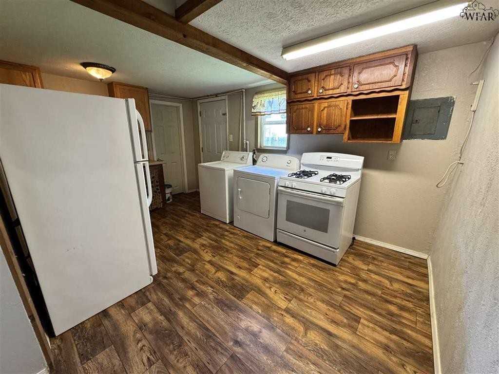 1228 34th St - Photo 5 of 10