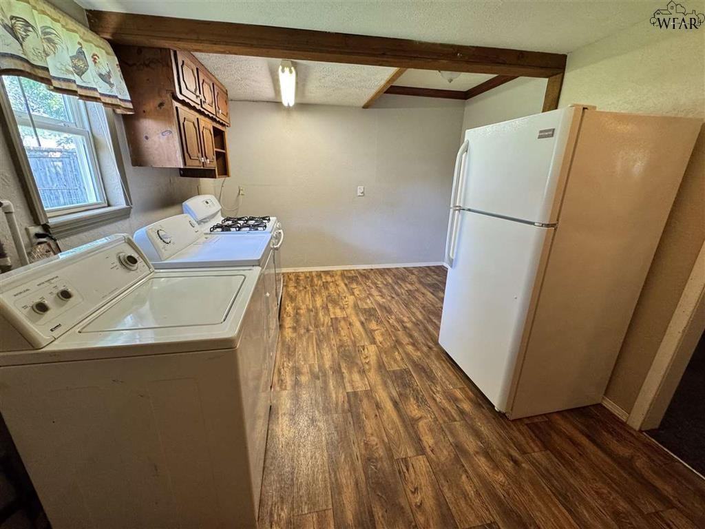 1228 34th St - Photo 6 of 10