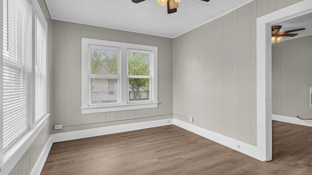 203 3rd Ave Nw - Photo 3 of 17
