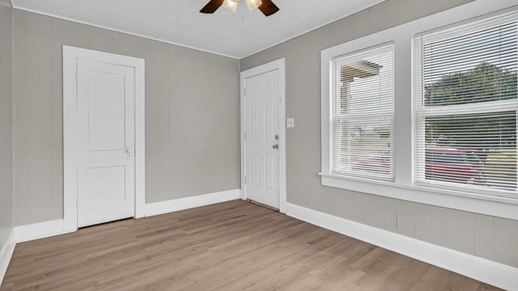 203 3rd Ave Nw - Photo 5 of 17