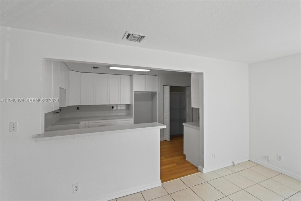 841 Nw 10th St ##0 - Photo 2 of 10
