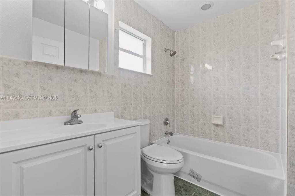 841 Nw 10th St ##0 - Photo 7 of 10