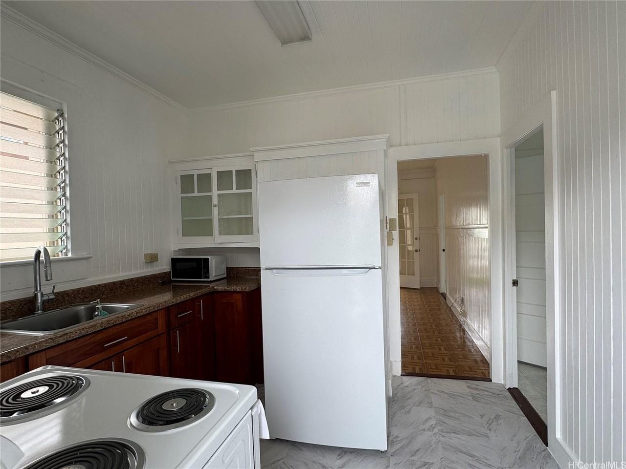 943 9th Ave #C - Photo 5 of 25